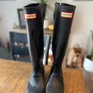Tall Hunter rain boots size 8 Womens. Good condition, I didn’t wear them much.